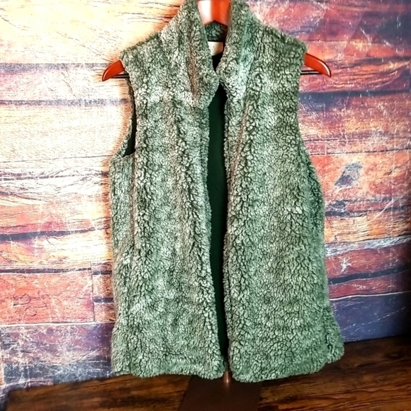 Fantastic Fawn | Faux Shearling Sherpa Vest - Picture 2 of 8